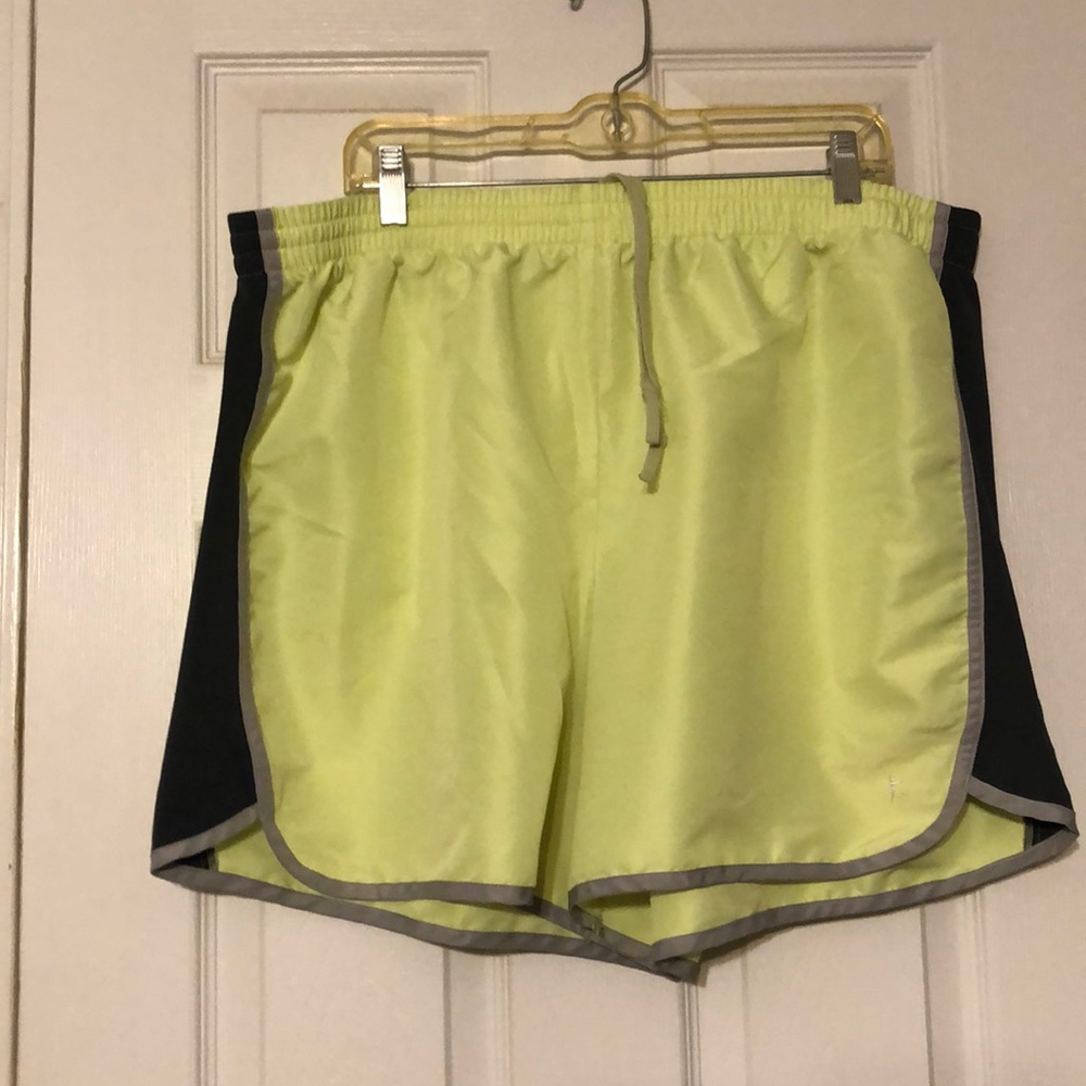Danskin Now Yellow/Black running shorts 3X